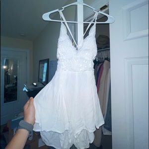 LULUS SIZE S (FITS LIKE XS) ROMPER
